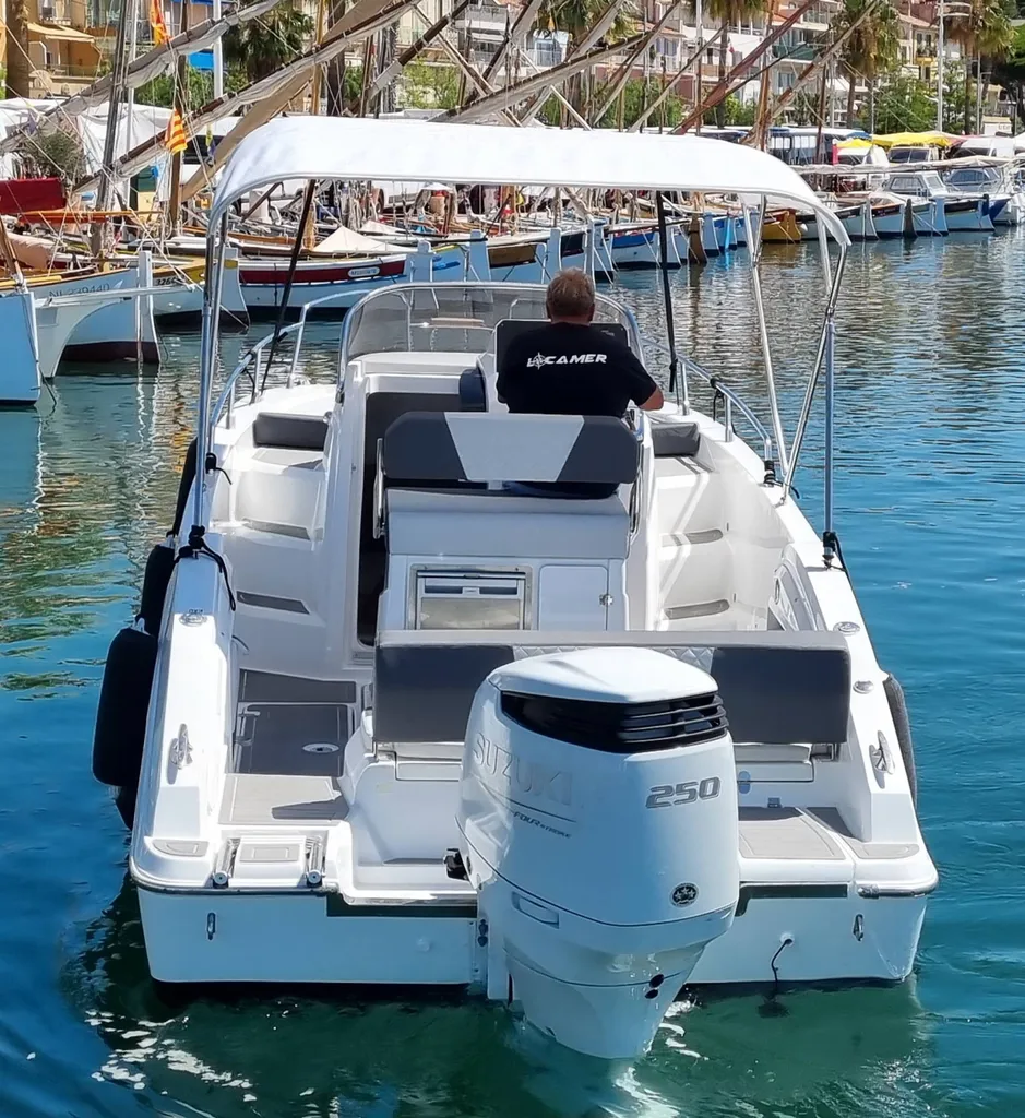 Bateau à moteur tout équipé à louer à Bandol