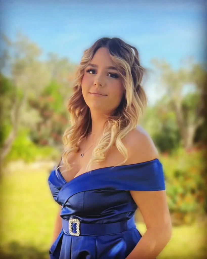 Préparer une coiffure wavy longue tenue pour une soirée, réception ou gala à Velaux près de Ventabren