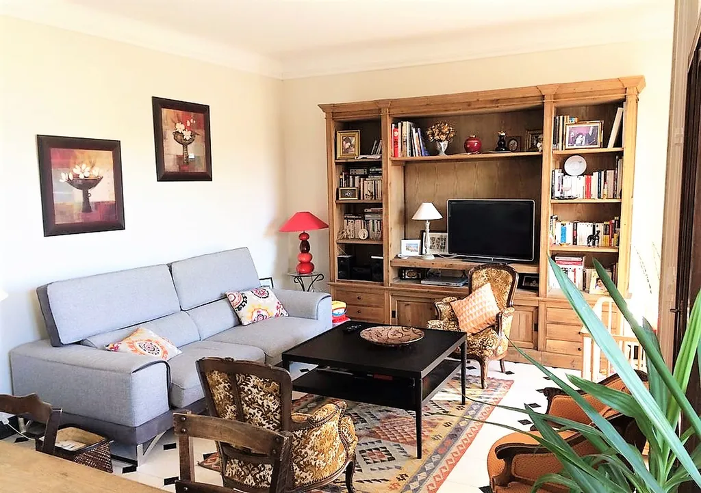 AVIGNON Intra-Muros, Appartement T3 plein sud avec balcon   