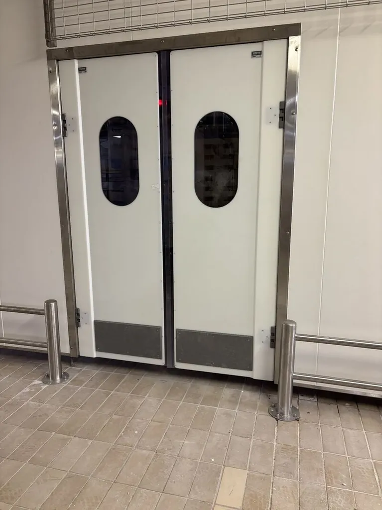 Pose de porte pour chambre froide avec agro isolation à Reims 