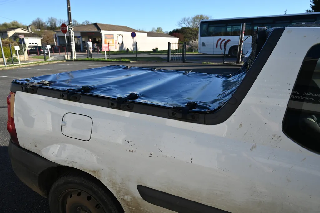 Fabrication et rénovation de bâche sur mesure pour véhicules près de Libourne