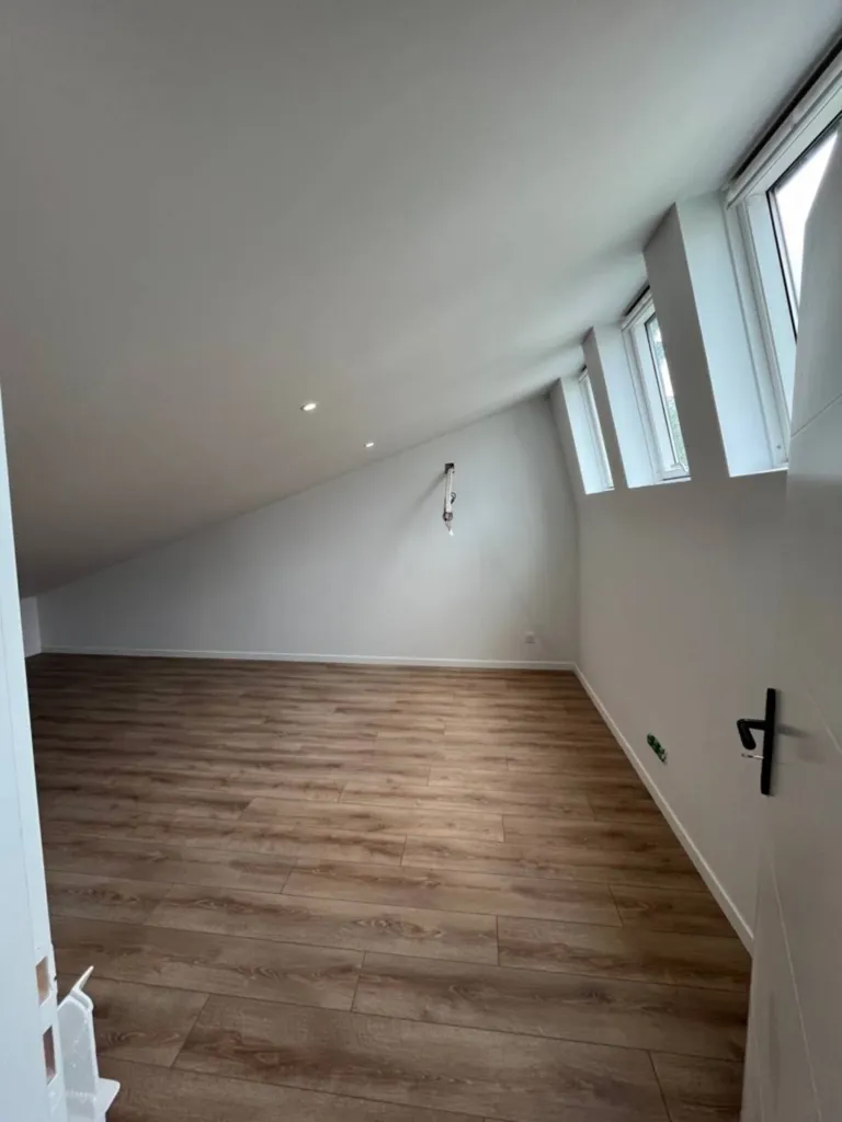 Loft T5 duplex au calme à Vénissieux limite Lyon 8ème avec jardin privatif proche Tramway