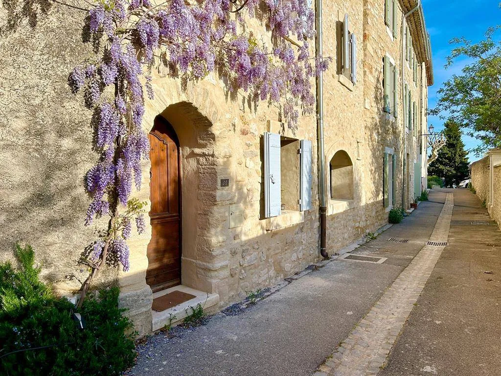 Le Barroux - Vente Maison de charme, au coeur du village, entièrement rénovée, avec terrasse et vue panoramique