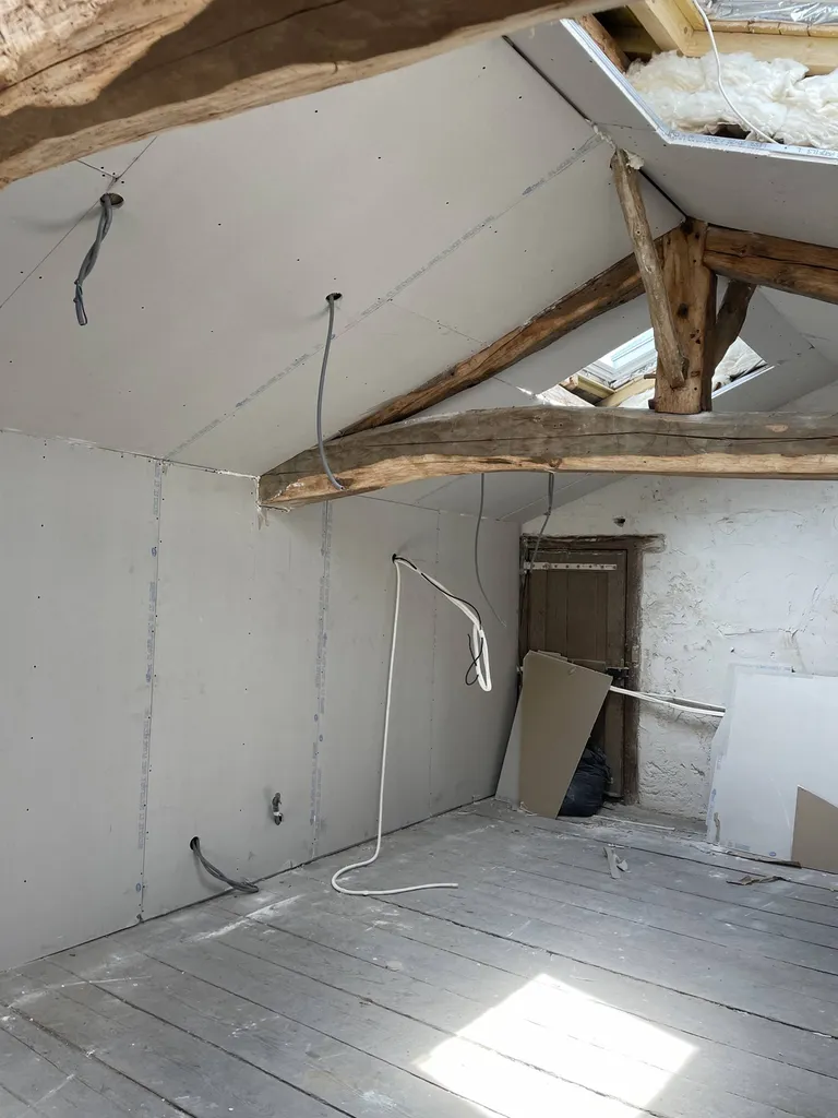 Travaux d'électricité, d'isolation et de doublage pour l'aménagement des combles à Jassans-Riottier (69) proche de Trévoux (69) 