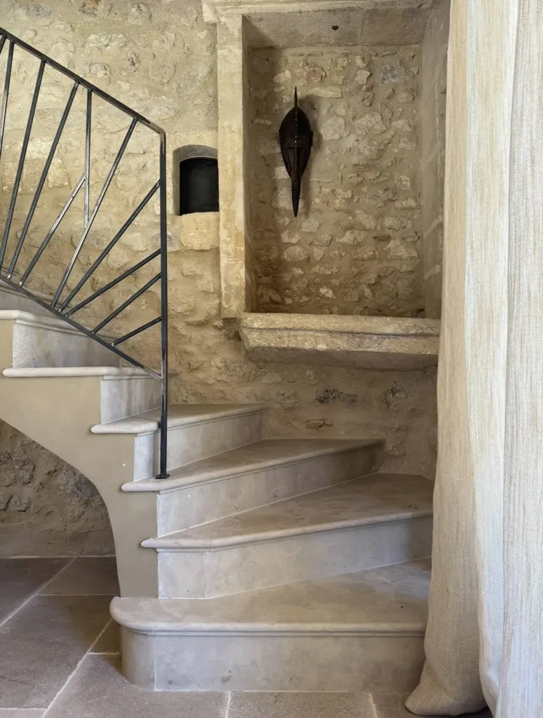 Escalier en Pierre d'Atlas à Mouriès