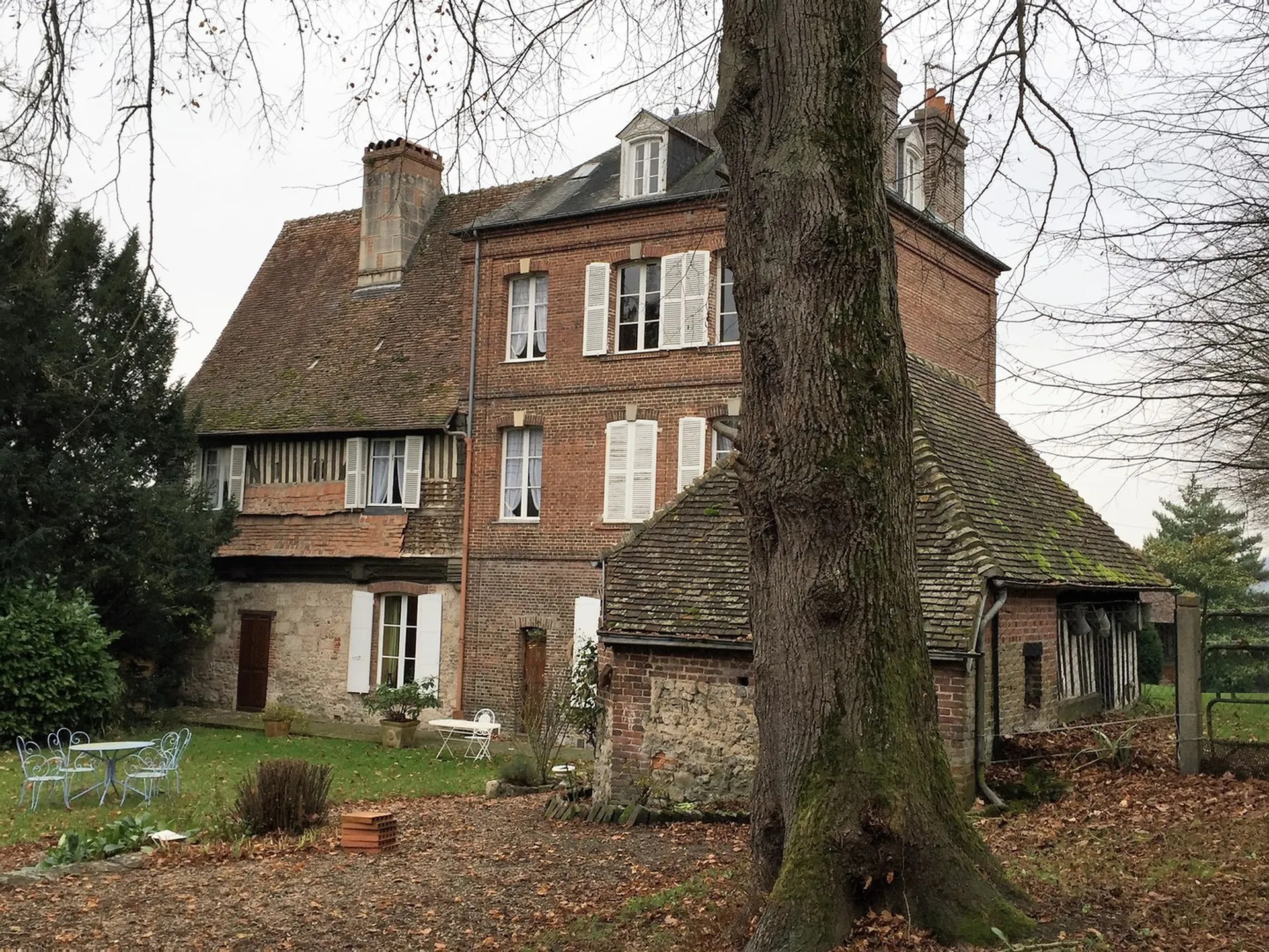 Manoir avec dépendances dans le Pays d'Auge en Normandie
