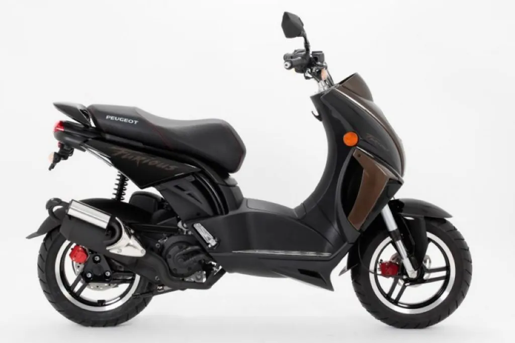 Scooter Peugeot blaster furious