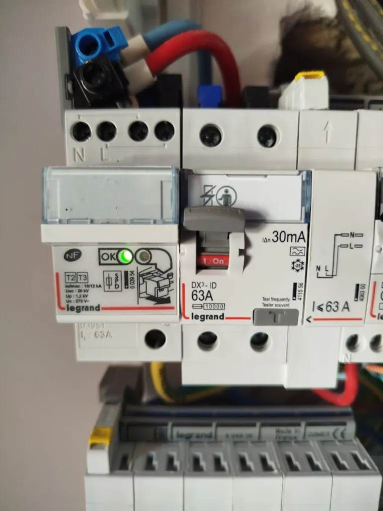Mise en place d'un parafoudre Legrand par infiny elec à TEYRAN dans l'Hérault