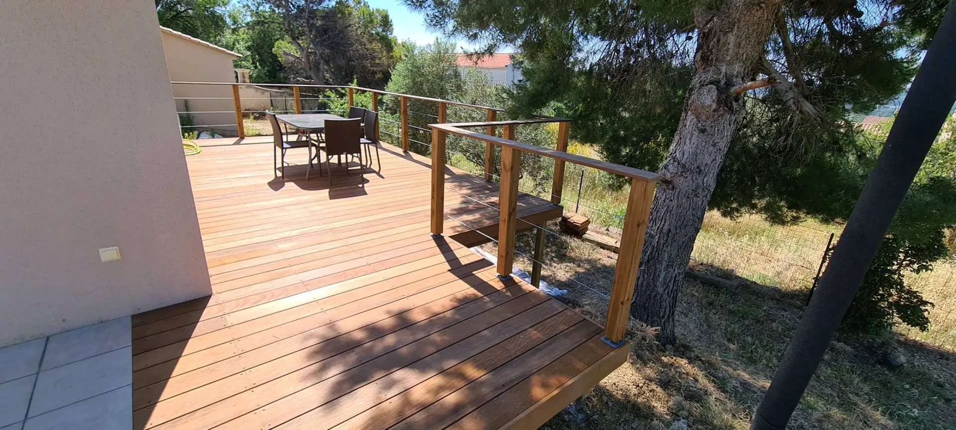 Terrasse en itauba à la fare les oliviers dans les Bouches du Rhône