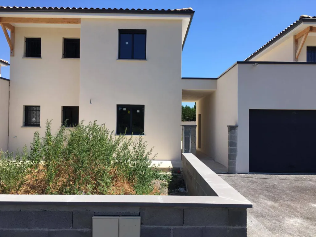 Prix pose gouttières aluminium G325 couleur anthracite Avignon dans le Vaucluse 84 Prix pose gouttières aluminium G325 couleur anthracite Avignon dans le Vaucluse 84