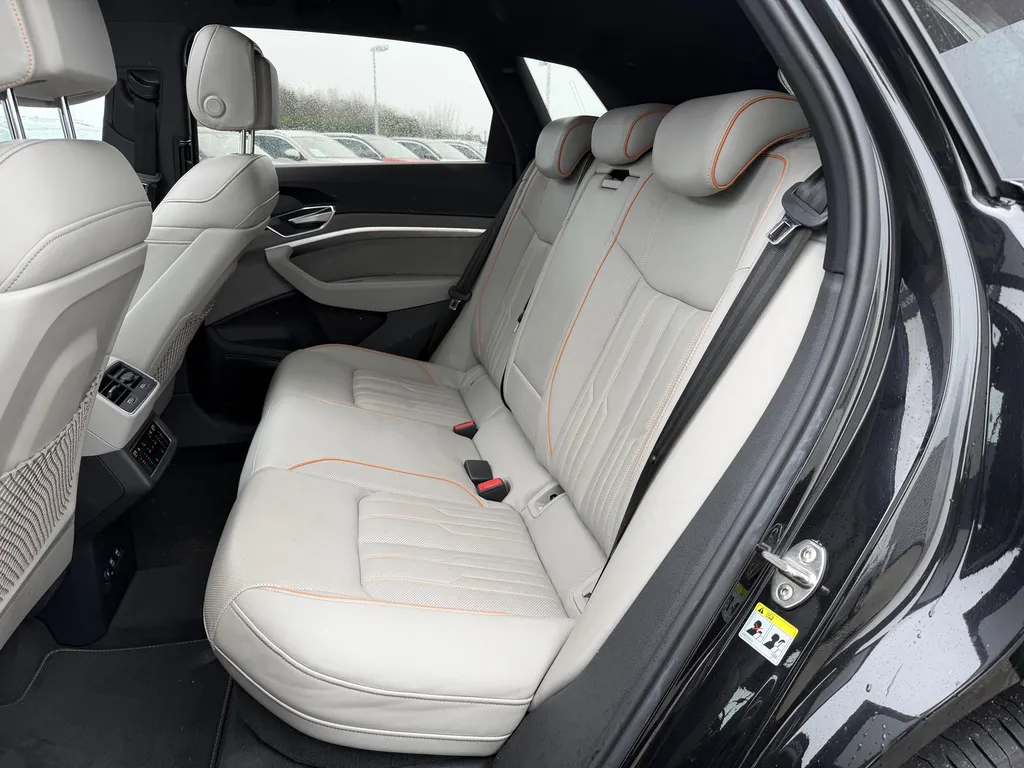 Audi e-tron d'occasion à vendre proche du Havre : découvrez ce SUV électrique premium chez Caudebec Automobiles La Frénaye