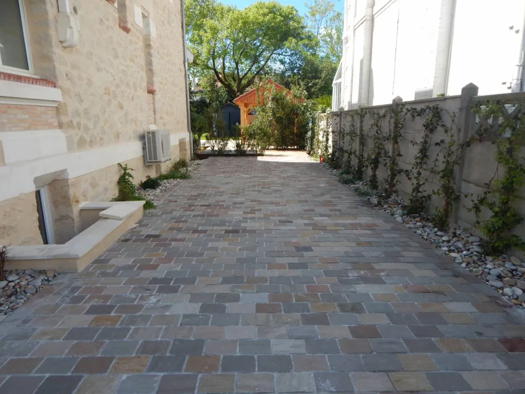 Réalisation d'une allée carrossable en Pavé grès india