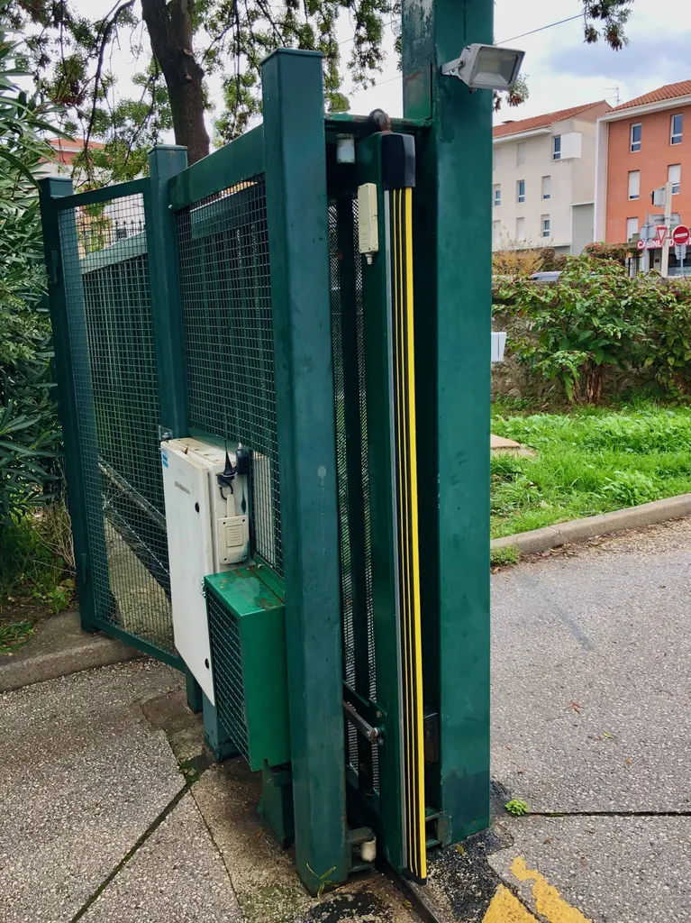 Dépannage portail coulissant collectif dans copropriété à Aubagne et ses environs