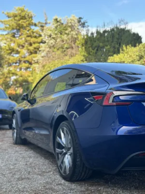 Quels bénéfices apporte le film de protection PPF XPEL pour une Tesla à Nice ?