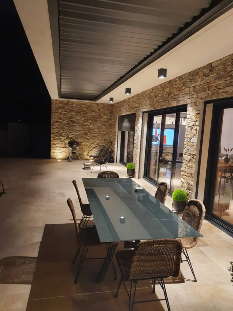CREATION PERGOLA ALUMINIUM SUR MESURE VENTELLES AMOVIBLES ELECTRIQUEMENT OU MANUELLEMENT  AVEC PEINTURE THERMOLAQUEE 13