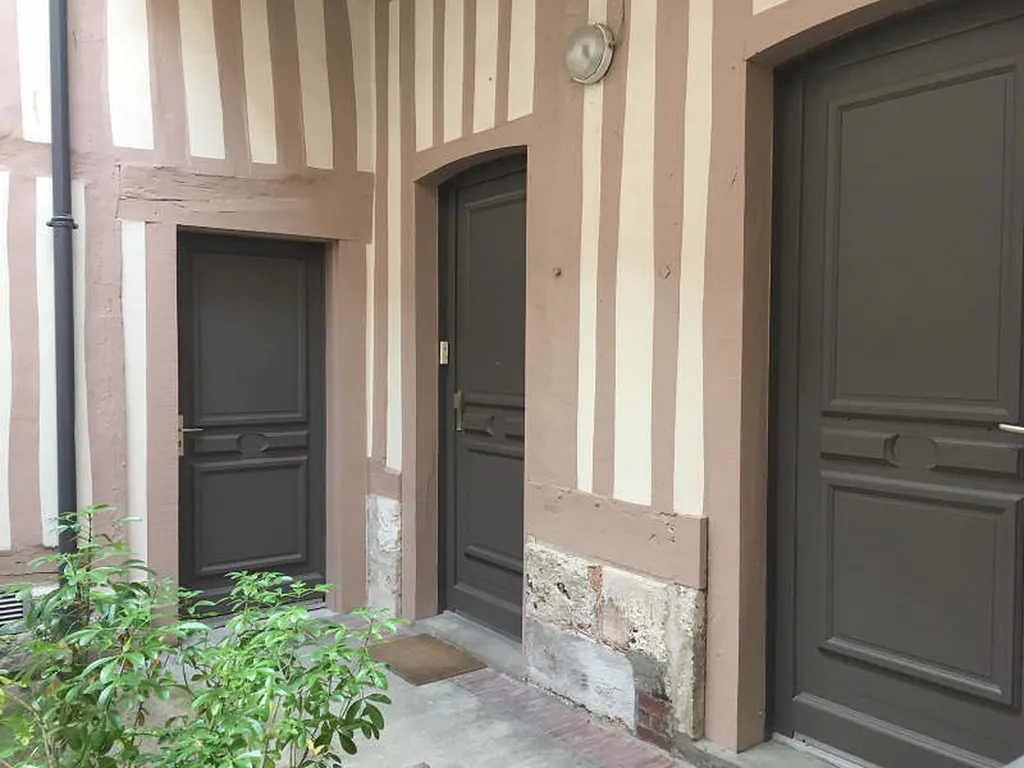 APPARTEMENT ROUEN - 3 pièces - 53 m2 - situé rue saint romain - 710€ charges comprises