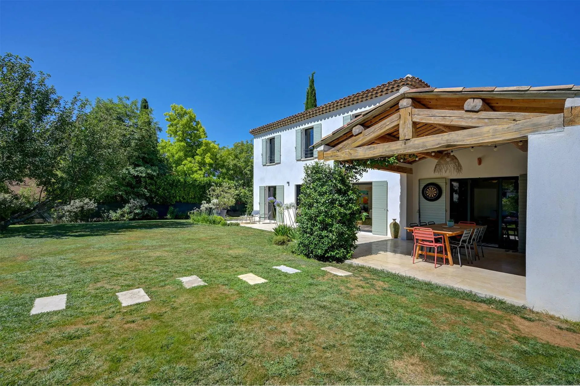 Ferme bois sur terrasse couverte 
