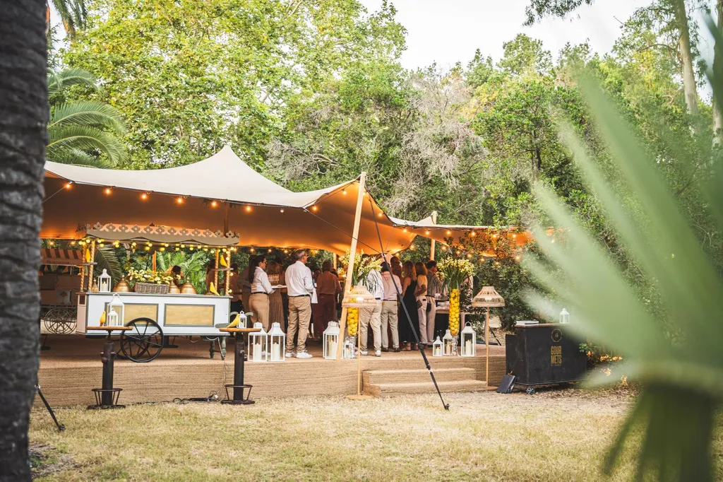 Installation d'une tente nomade à Saint Tropez