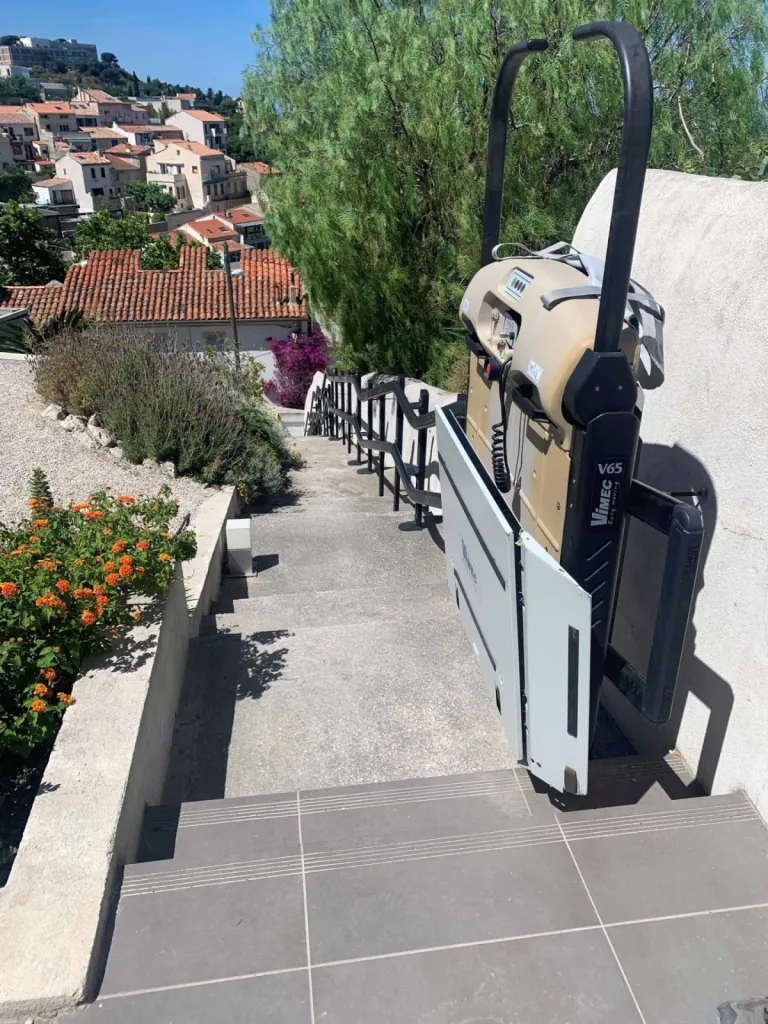 L'électronique de cette plateforme oblique VIMEC V65 est contrôlée de façon à garantir un bon fonctionnement et un confort d'utilisation sur ces matériles en PACA