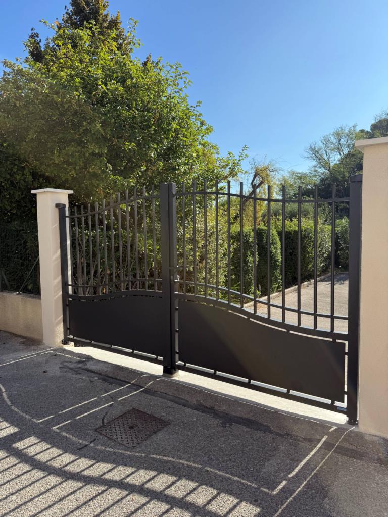 Installation d'un portail en aluminium sur Salon de Provence