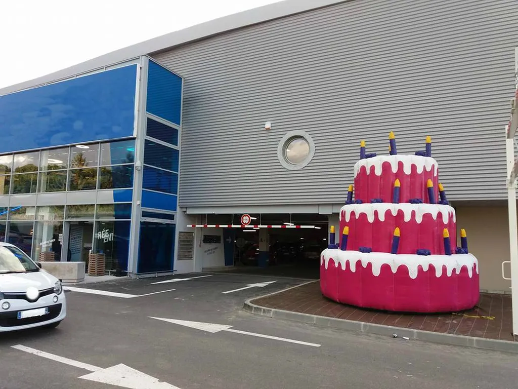 Location gateau gonflable géant
