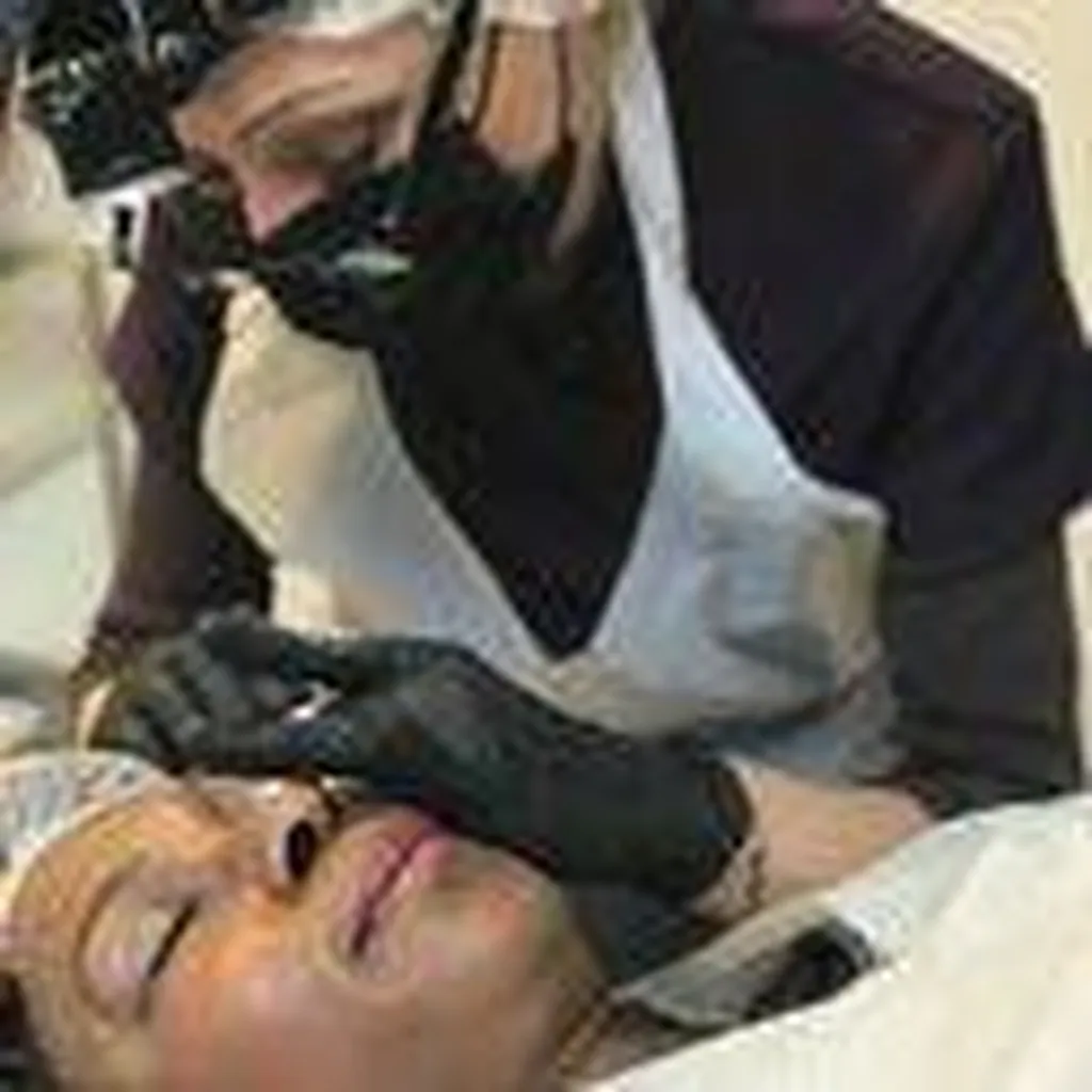 élève formée au maquillage permanent  à Lyon