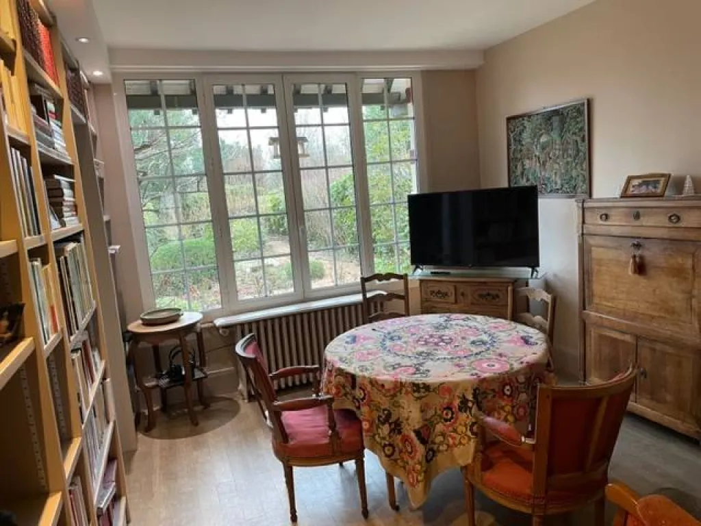 A vendre belle propriété anglo-normande de 260 m² habitables édifiée sur 778 m² de terrain