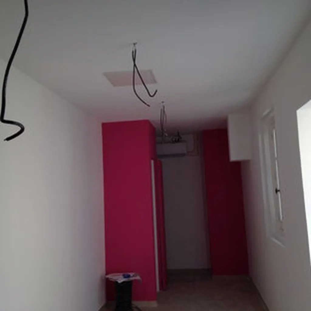 Création express d’une mercerie ouverte au public dans un local technique pour commerce au Village des Marques