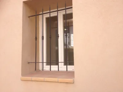 GRILLE DE PROTECTION DE FENETRE EN FER FORGE PLAN DE CAMPAGNE