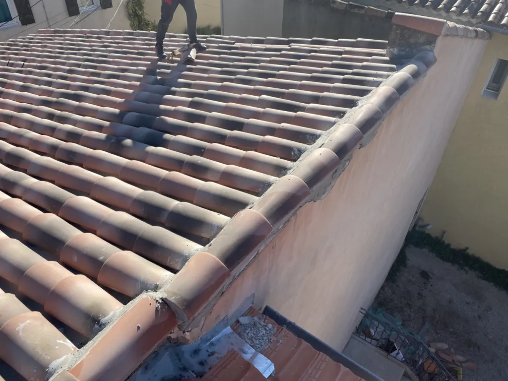 Réalisation de couvreur pour un changement de toiture de maison type P.S.T sur Istres 13800