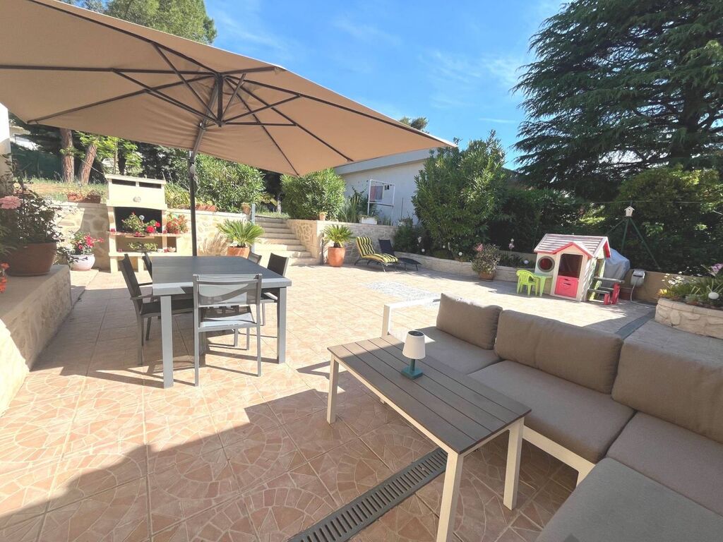 Type 5 + parking 3 voitures + atelier Carnoux en Provence