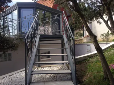 Thermolaquage d'un escalier et garde-corps extérieur 