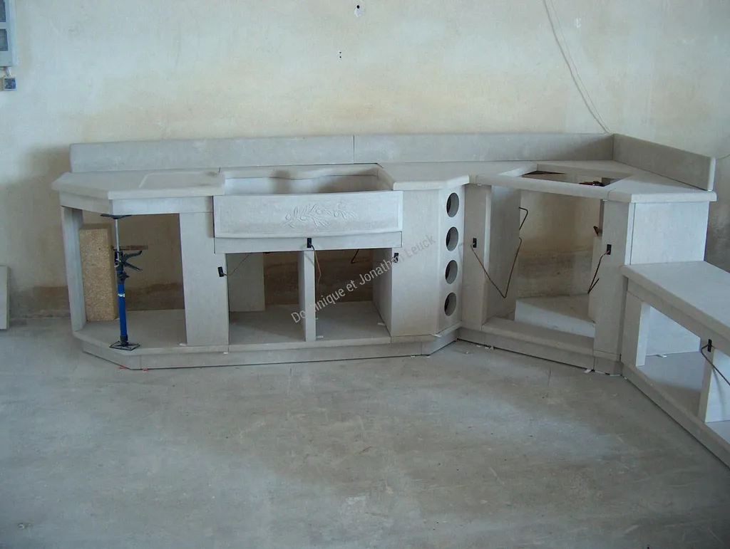 Cuisine en pierre blanche d'Estaillades