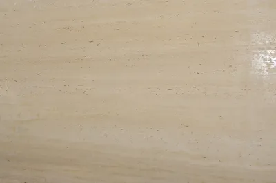 Travertin Navona blanc : pierre calcaire italienne aux teintes claires pour aménagement intérieur