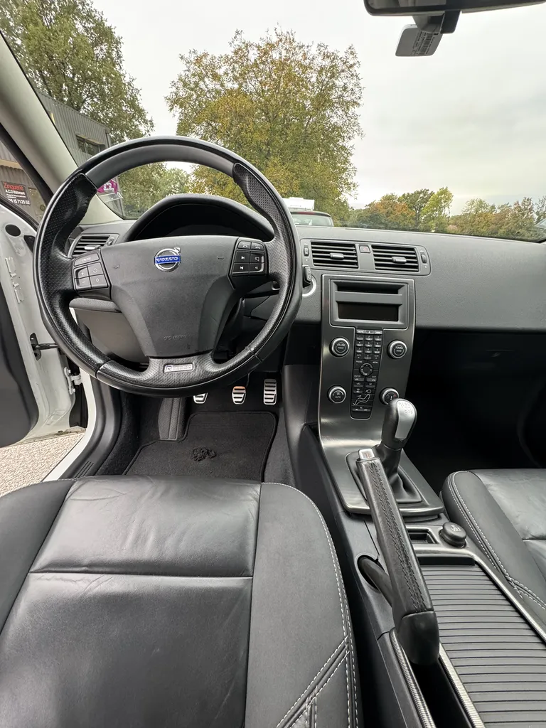 VOLVO C30 R DESIGN / 1.6 130 CHV/ BOITE MANUELLE/ CT OK / 3 PORTES