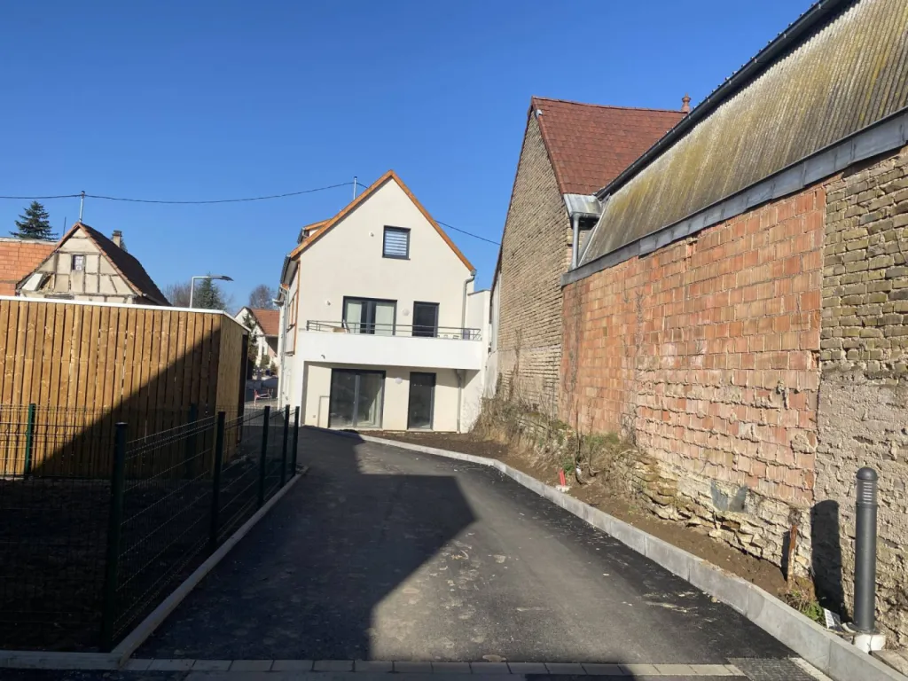 Allée de maisons collectives à Oberschaeffolsheim CLK 