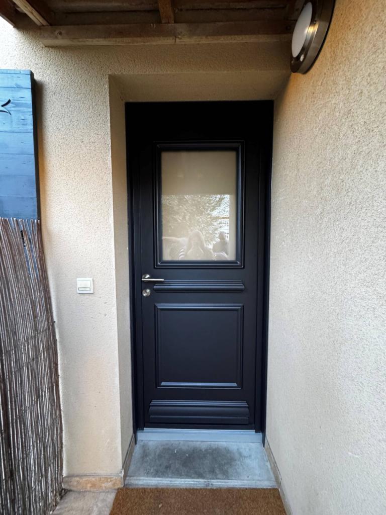 Porte d'entrée en aluminium KLINE