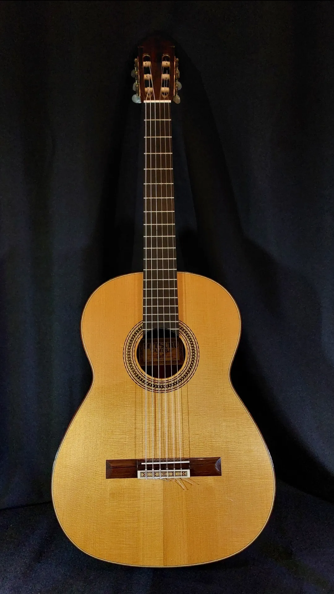 Guitare classique Mitsuru Tamura 3000 à Sète chez Côté Guitare 