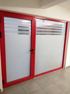 Installation de filtres occultants pour rendre opaque vos salles de réunions. La Seyne sur Mer