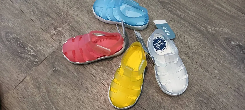 pied nu plastique plage de couleur pour enfant à LIBOURNE 