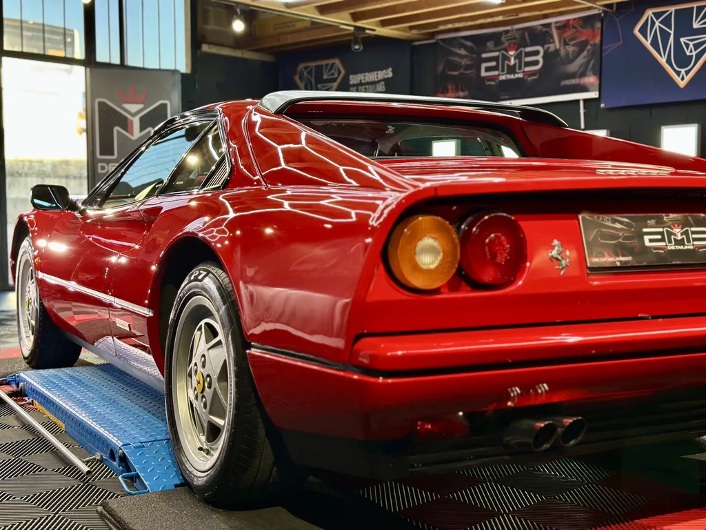 Traitement céramique automobile à Lyon proche Brignais EMB DETAILING spécialiste Ferrari 328 