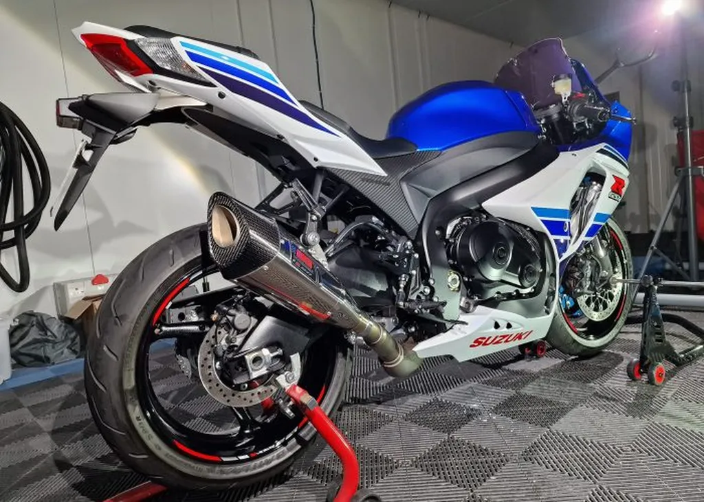 Detailing moto expert avec nettoyage complet, rénovation esthétique et protections spécifiques pour motos près de Saint-Lô