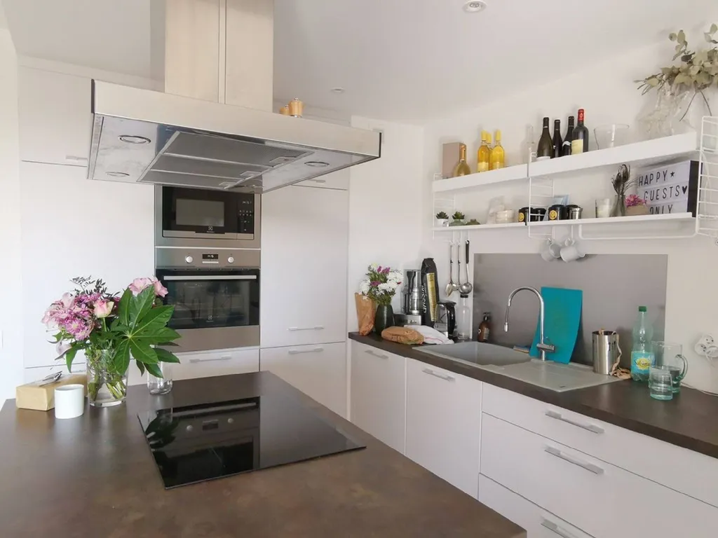 Vente appartement 2 Cassis avec terrasse vue mer et parking privatif dans résidence gardée avec piscine