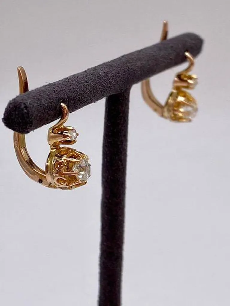 Acheter en ligne des boucles d'oreilles vintage du siècle dernier en or 750/1000ème et diamants chez Or Ligne à La Teste près de Biganos