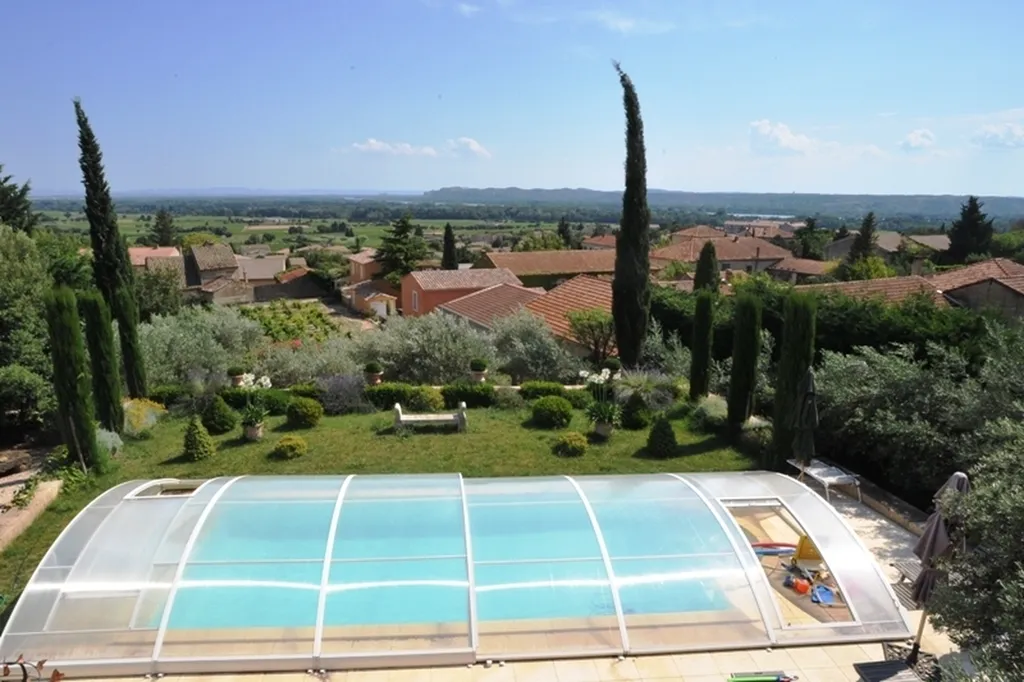 Proche Avignon, maison avec piscine aux vues exceptionnelles