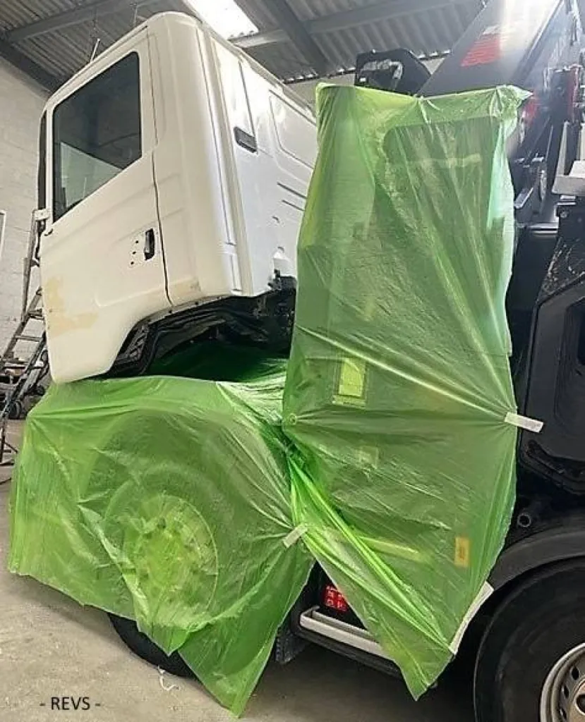 Ponçage d'une cabine complète d'un poids lourds à Yvrac en Gironde