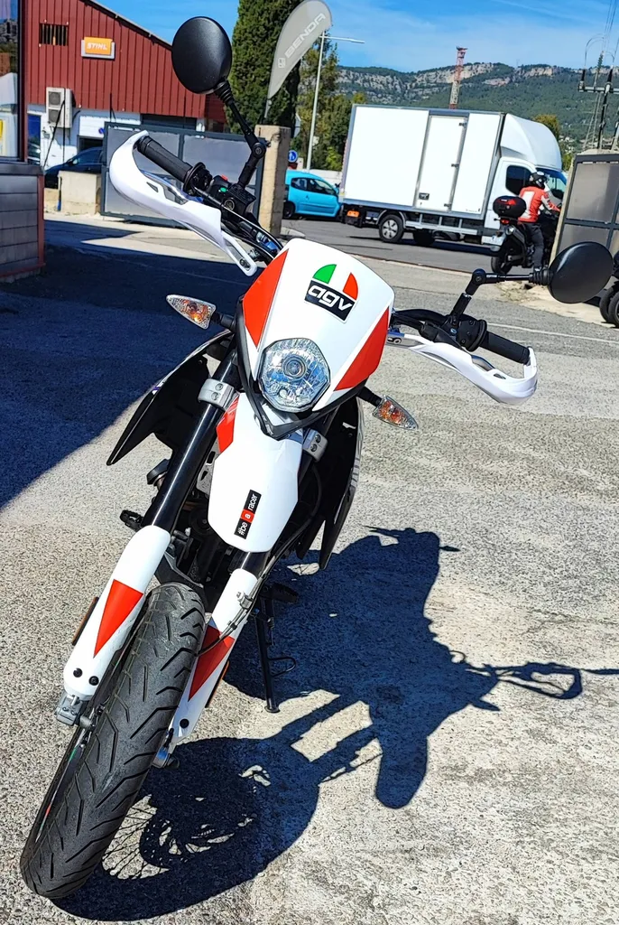 APRILIA SX 125cc DU 03/2024 AVEC 1400 KM.