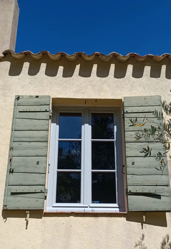 Fenêtre bois à l'ancienne sur mesure.