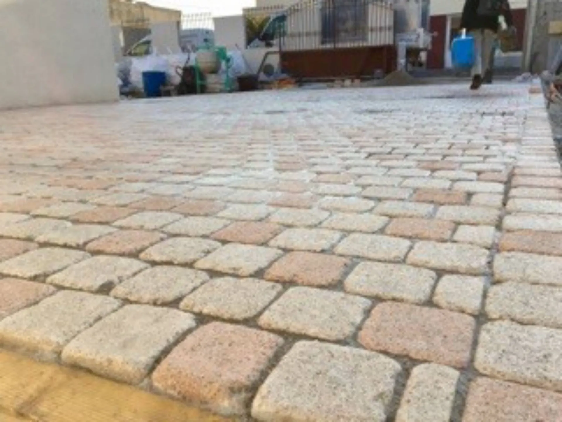 Pose de pavé pour passage de voiture autour de Pélissanne