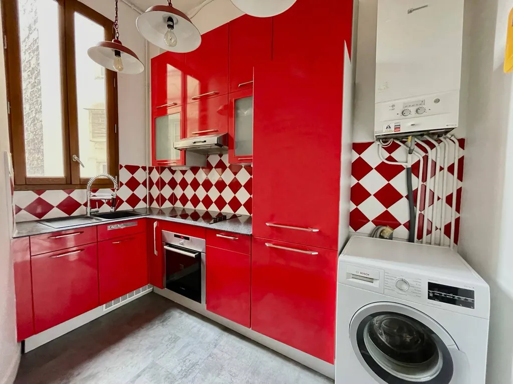 A vendre 2 pièces dans un immeuble ancien à Paris 75017